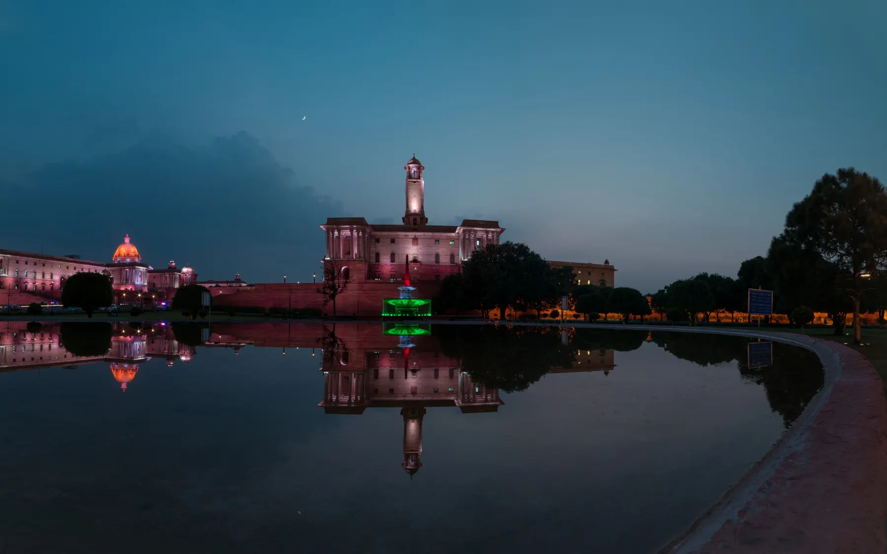 Rashtrapati Bhavan at dusk