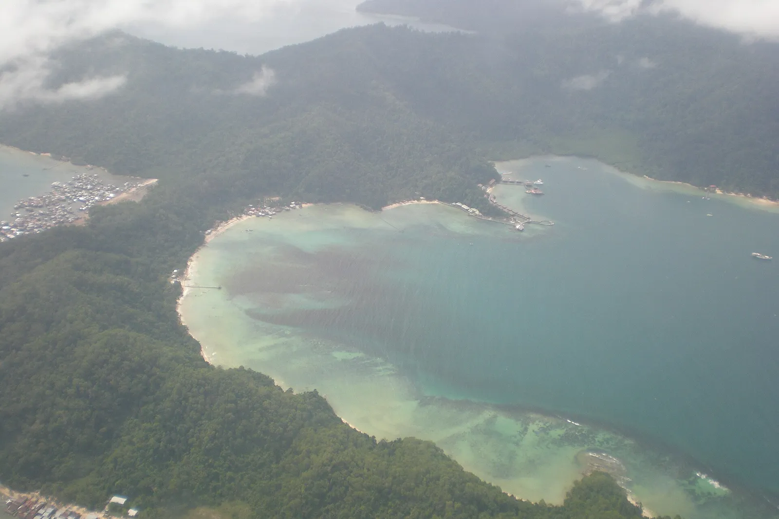 Gaya Island, rainforest to the sand
