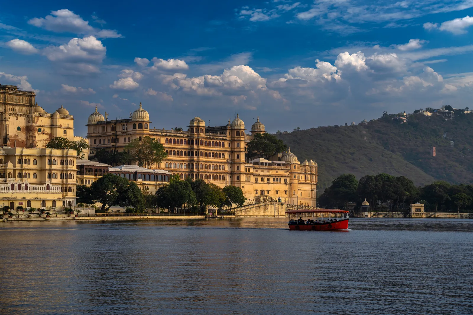 Evening on Lake Pichola